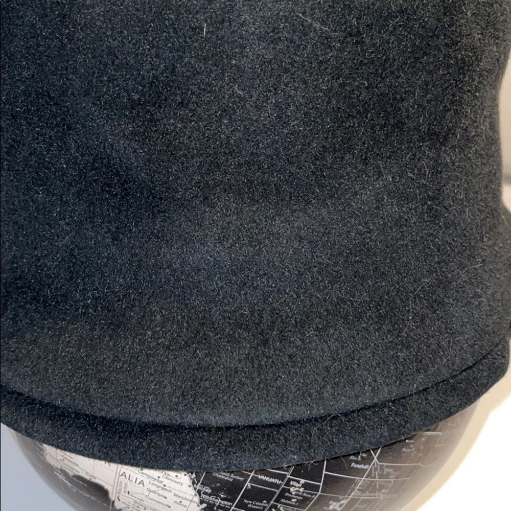 Iconic Vintage Chanel Black Felt Cloche Hat - Picture 16 of 17